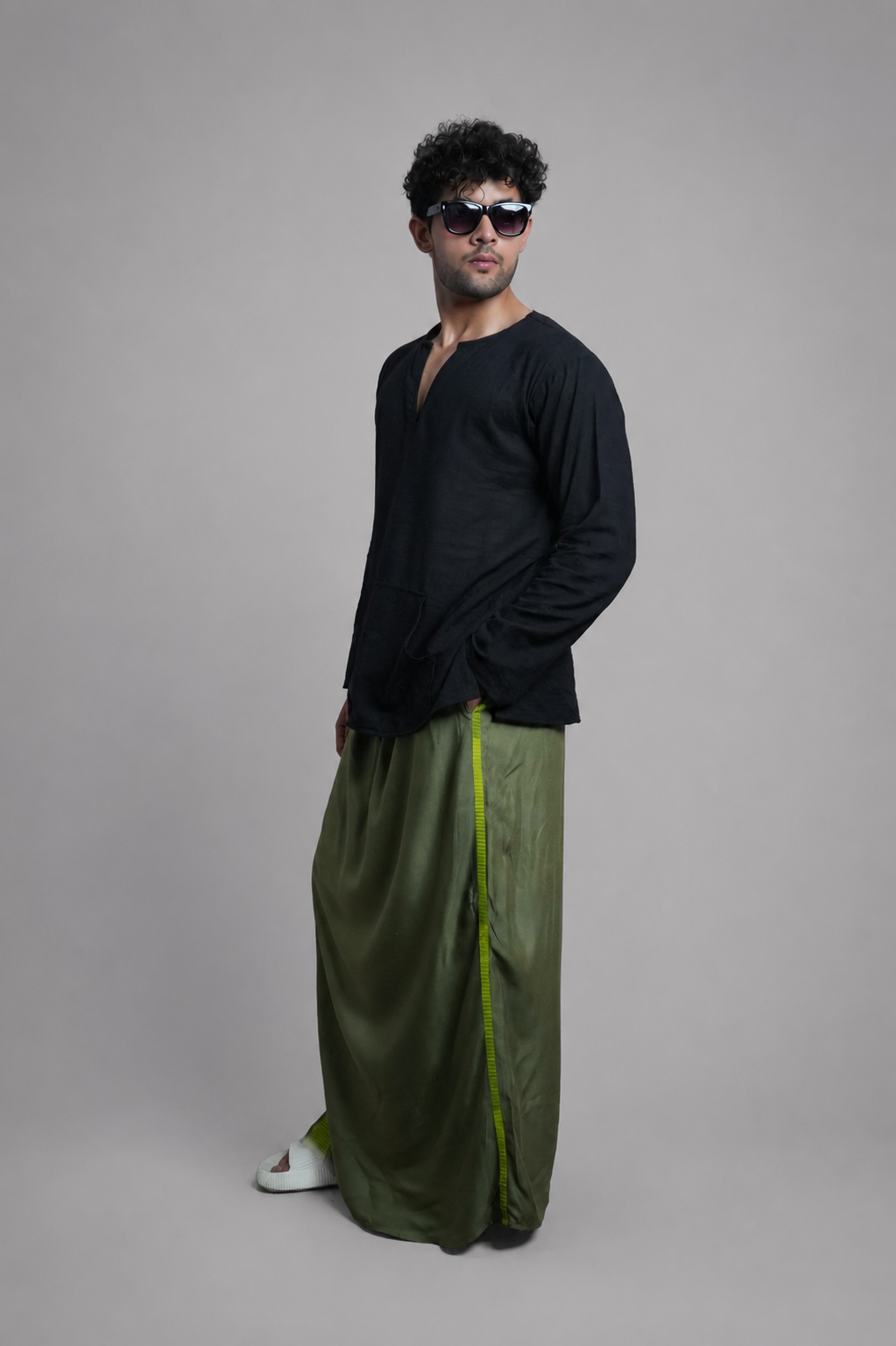 Men Olive Green Colour Pajamalungi With Green Textured Stripe Panel Pajamalungi