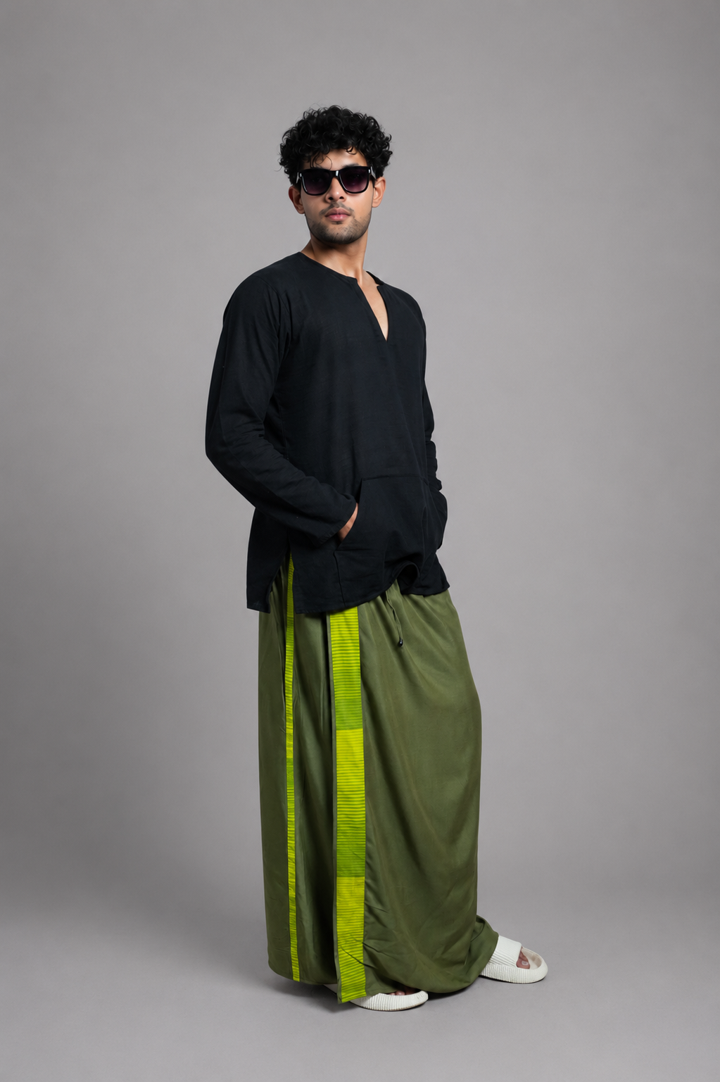 Men Olive Green Colour Pajamalungi With Green Textured Stripe Panel Pajamalungi
