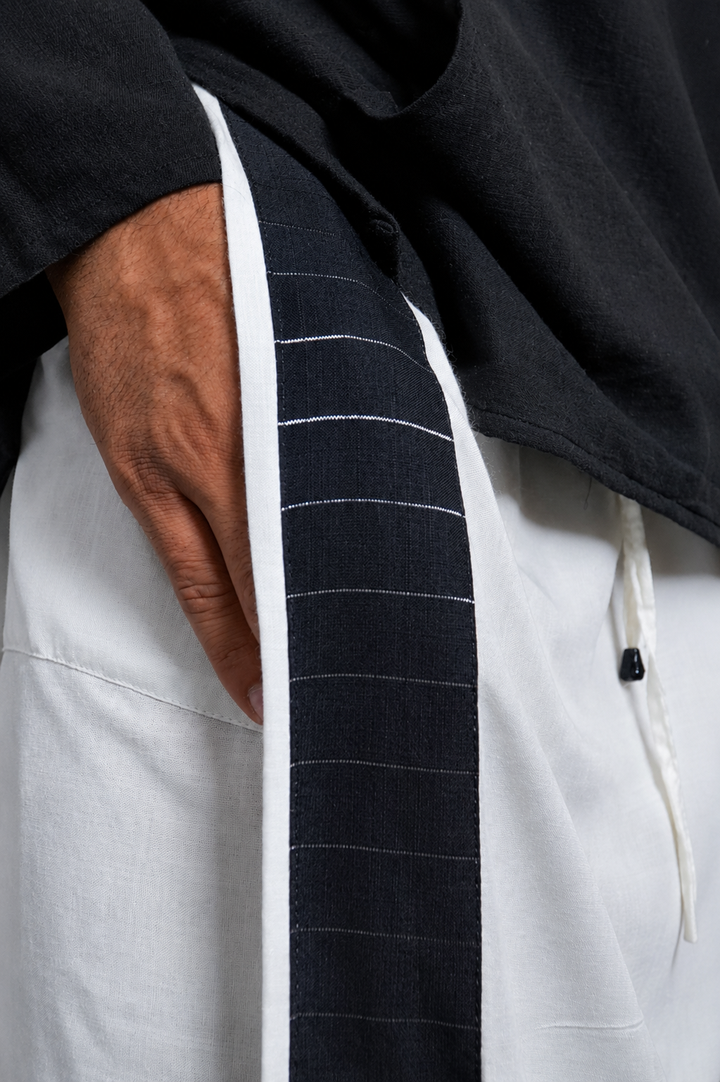 Men White Colour Pajamalungi With Textured Stripe Panel Pajamalungi