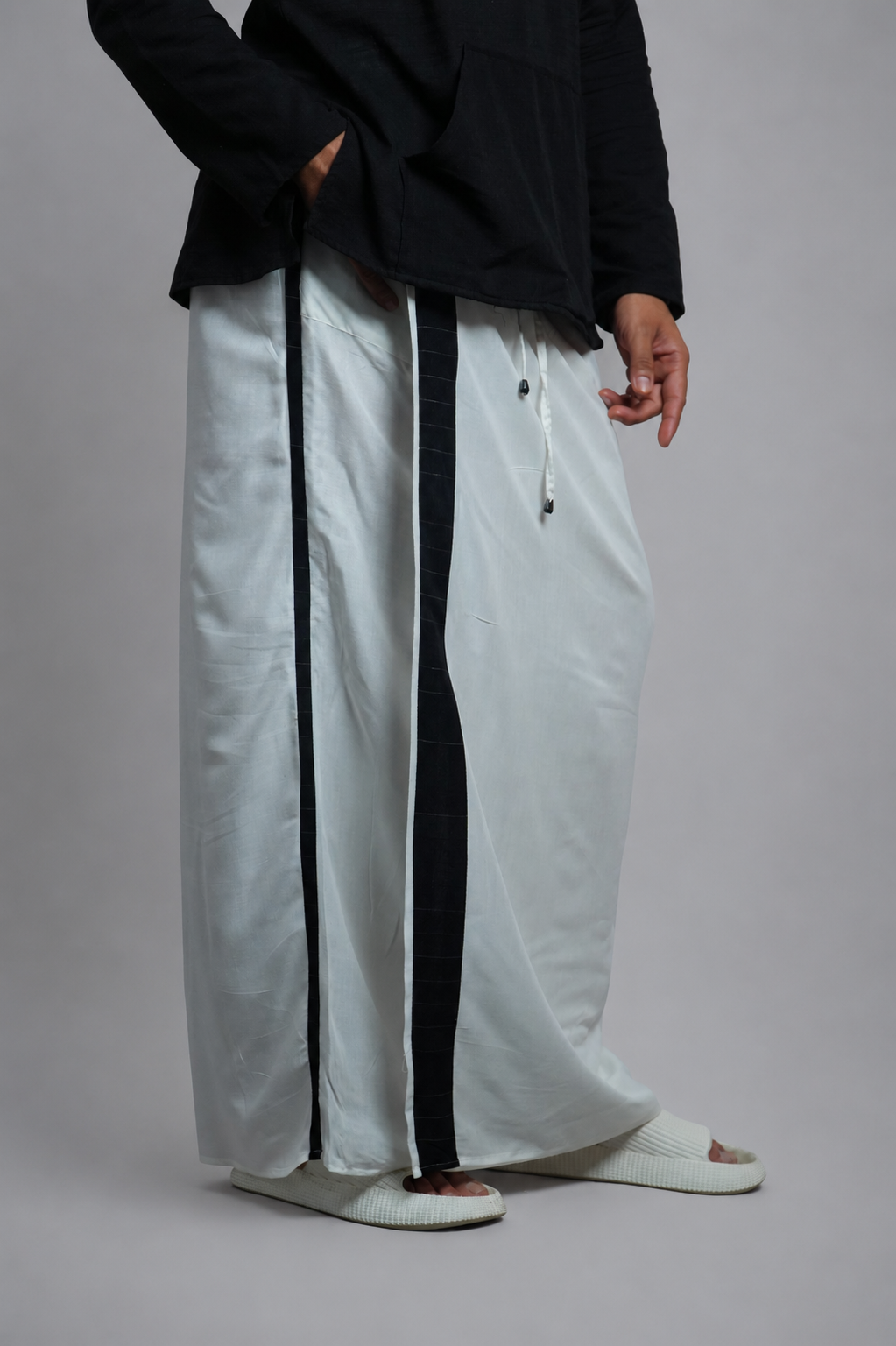 Men White Colour Pajamalungi With Textured Stripe Panel Pajamalungi