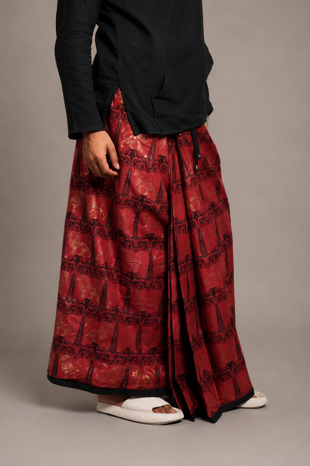 Men Red & Black Pleated lion Foil Print Motif Cotton Pajamalungi