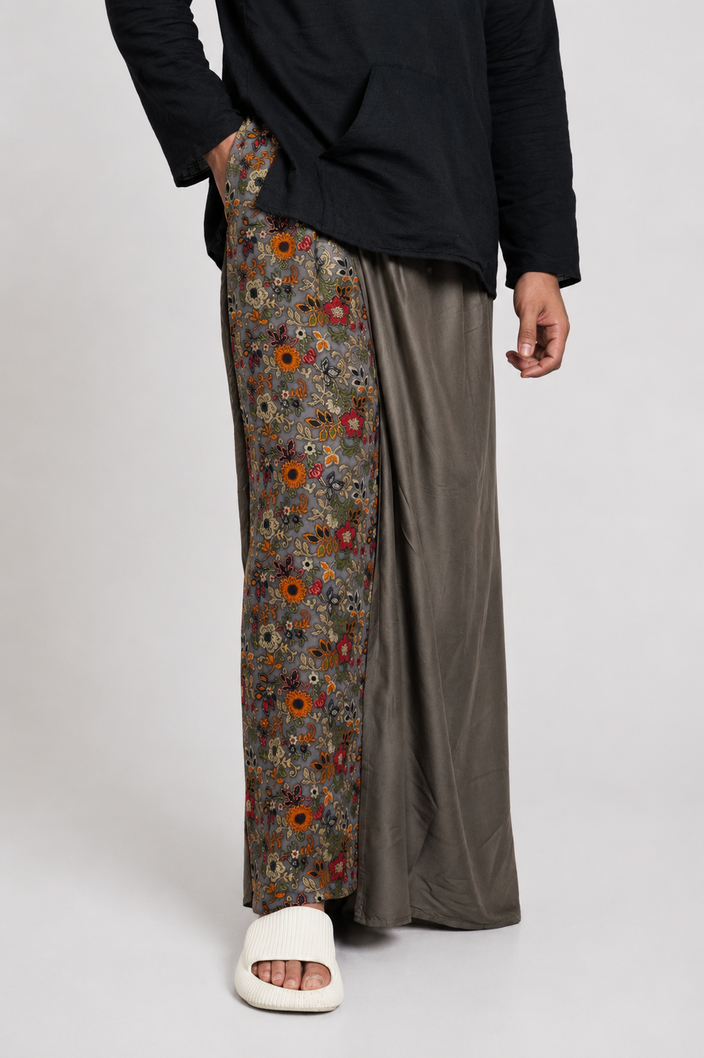 Men Charcoal Grey Colour With  Floral Border Stripe Panel Pajamalungi