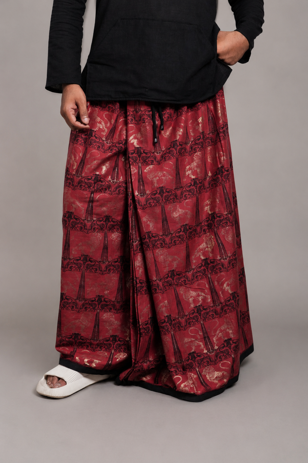 Men Red & Black Pleated lion Foil Print Motif Cotton Pajamalungi