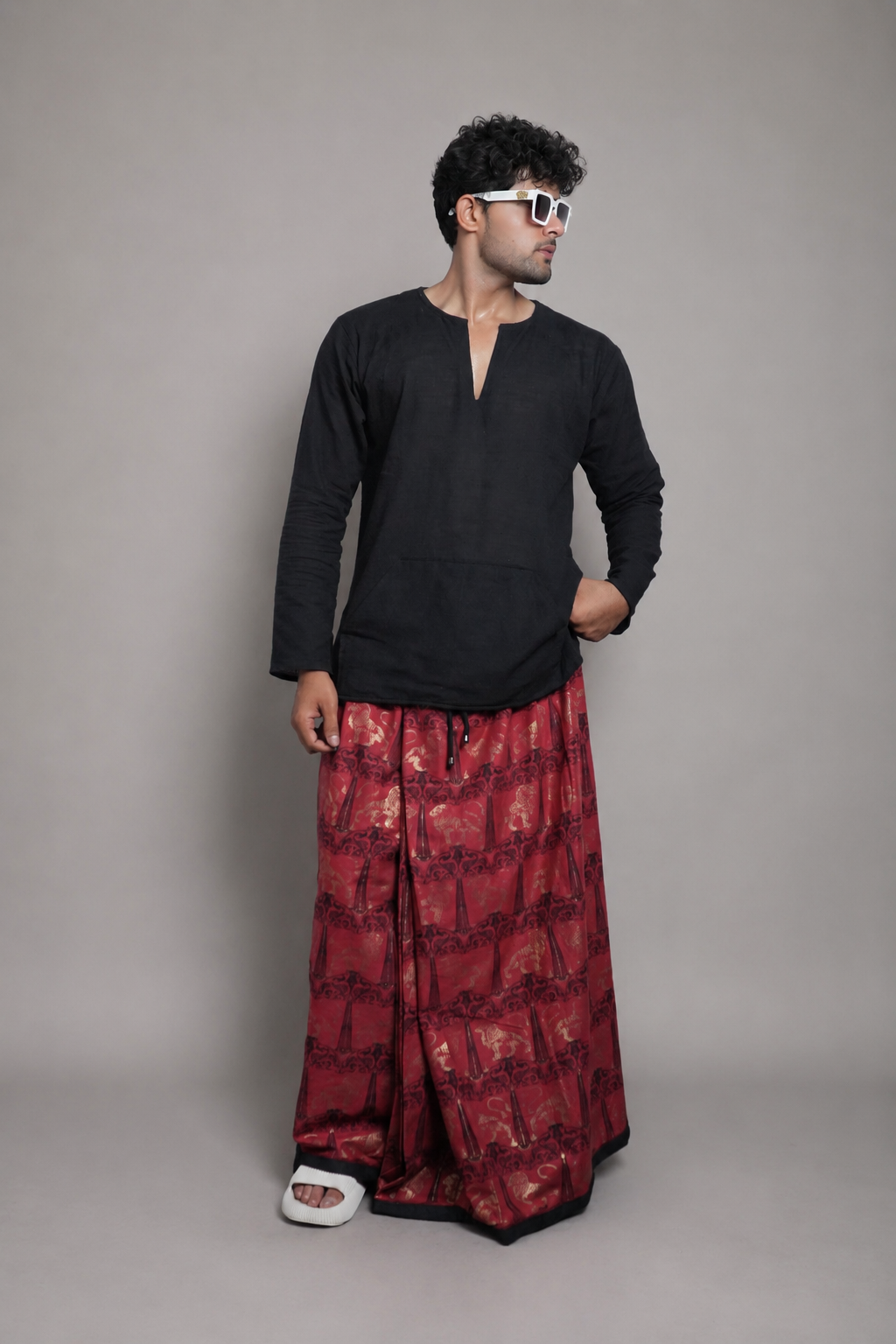 Men Red & Black Pleated lion Foil Print Motif Cotton Pajamalungi
