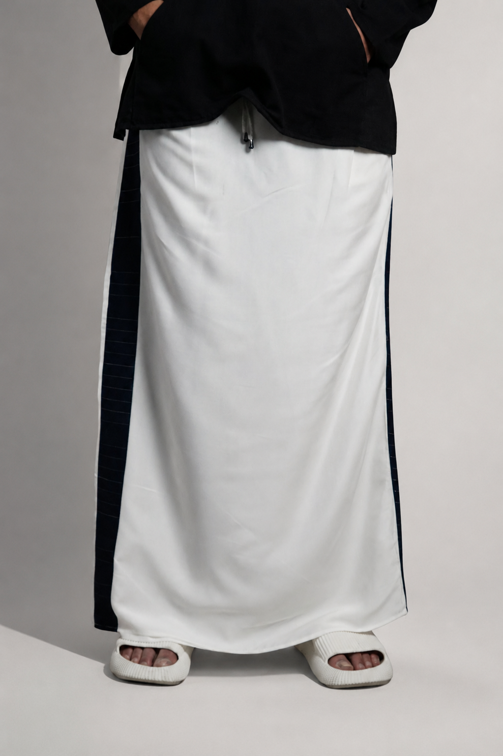 Men White Colour Pajamalungi With Textured Stripe Panel Pajamalungi