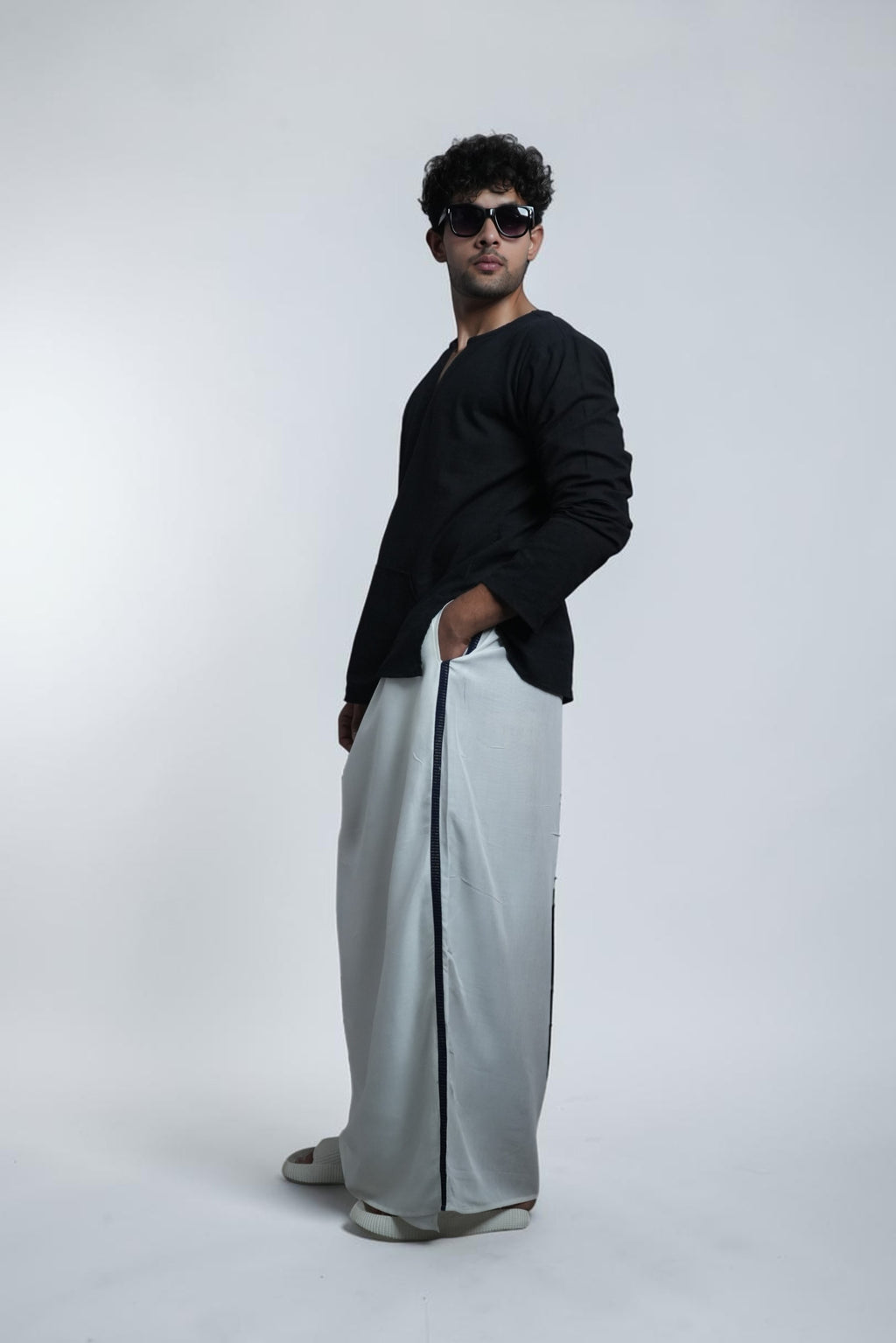 Men White  Colour Pajamalungi Navy Colour Textured Stripe Panel Pajamalungi