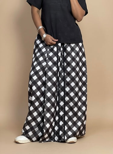 Women Black & White Checks Pajamalungi