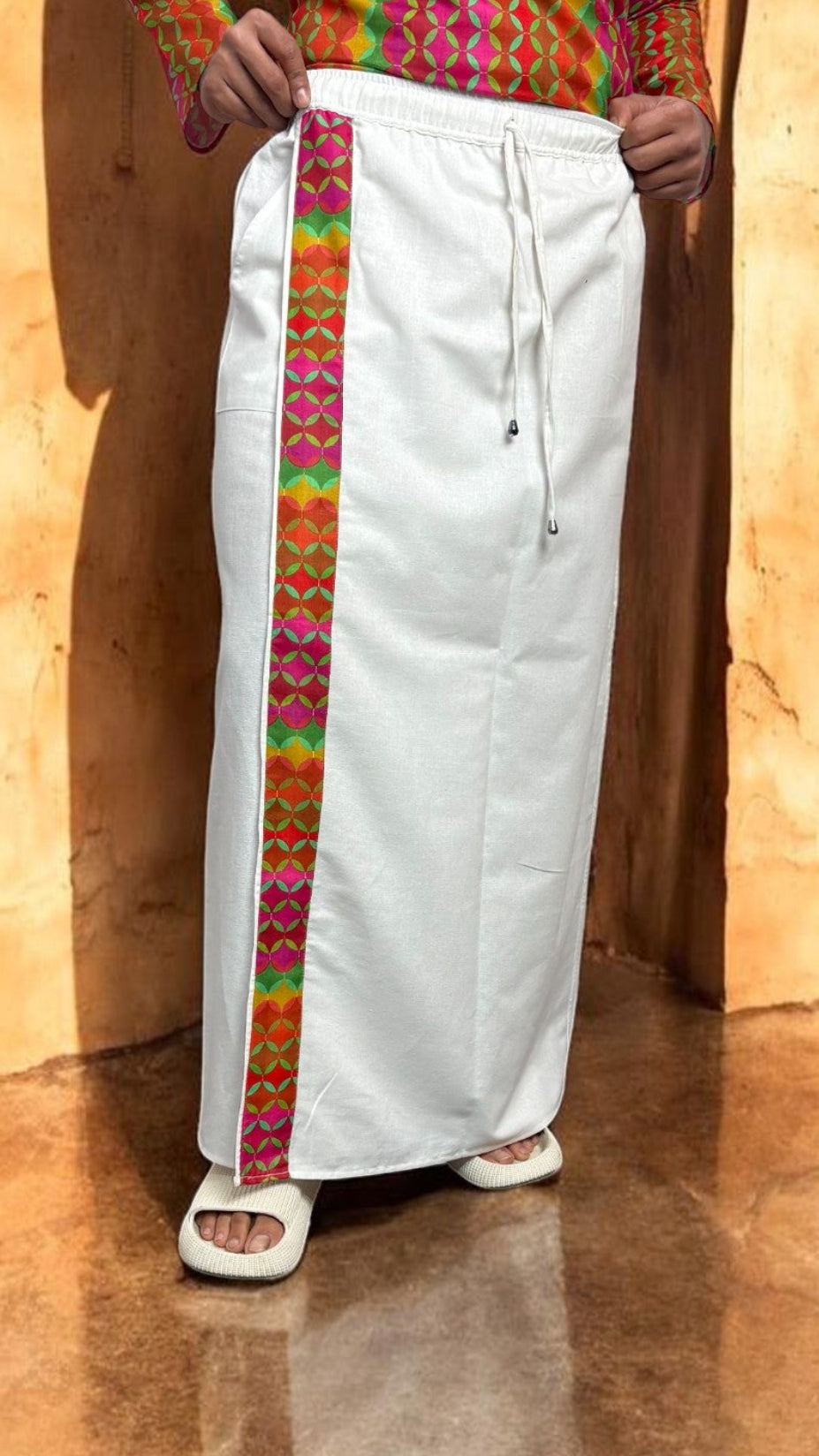 Classic White Pajamalungi with Geometric Border Stripe