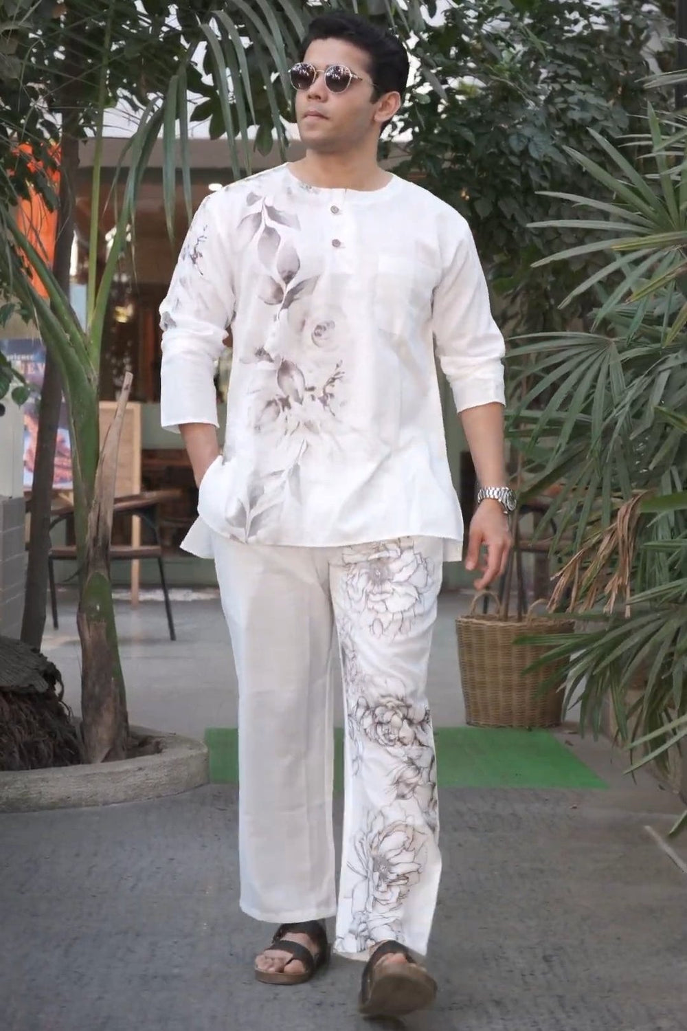 Flower Printed White Kurta & Pajama se.