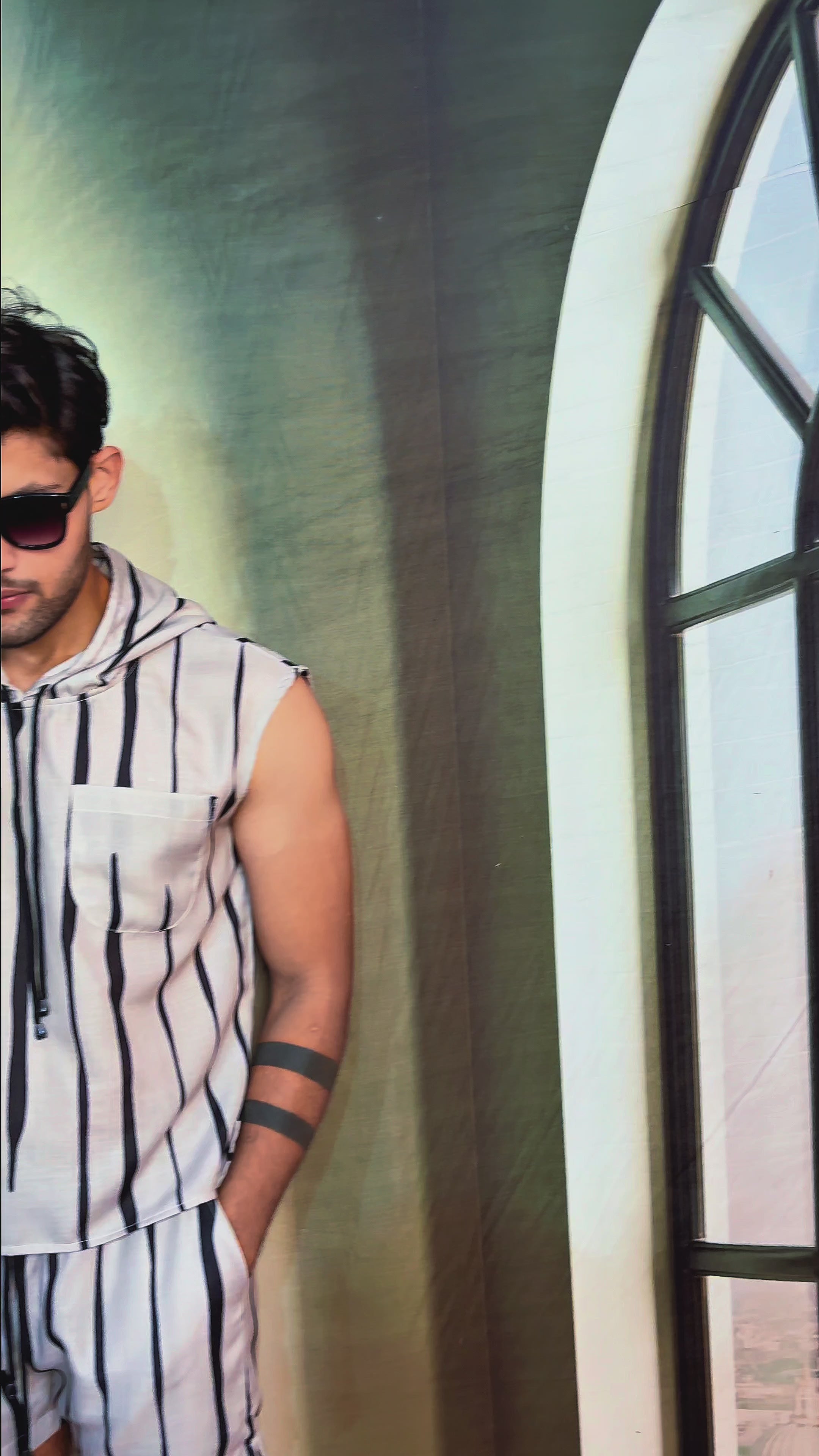 Printed Sleeveless hooded Beach wear for Men