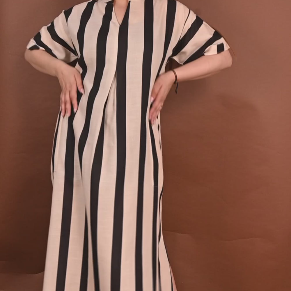 
                      
                        Charger et lire la vidéo dans la visionneuse de la galerie, Premium quality digital printed stripe tunic Dress for Women in black &amp;amp; white stripe
                      
                    