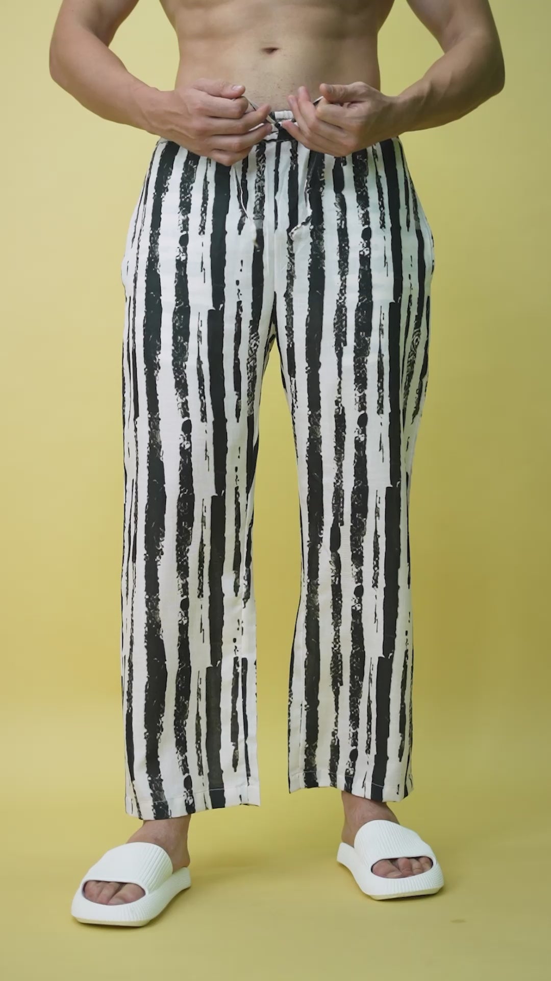 Rough Black Vertical Line Printed Gray Pajama